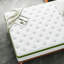 Matelas hybride dans une boîte avec mousse viscoélastique gélifiée et ressorts ensachés, soulagement de la pression et isolement du mouvement, certifié Certipur-Us