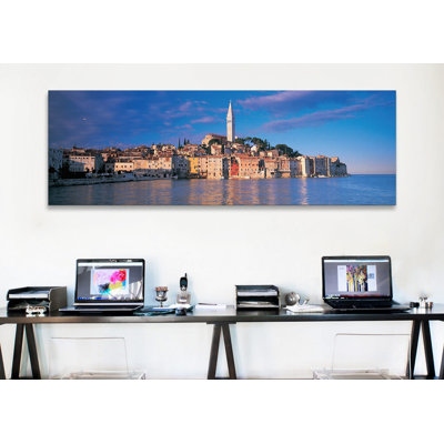 «City on the Waterfront, Rovinj, croatie», reproduction de photo sur toile