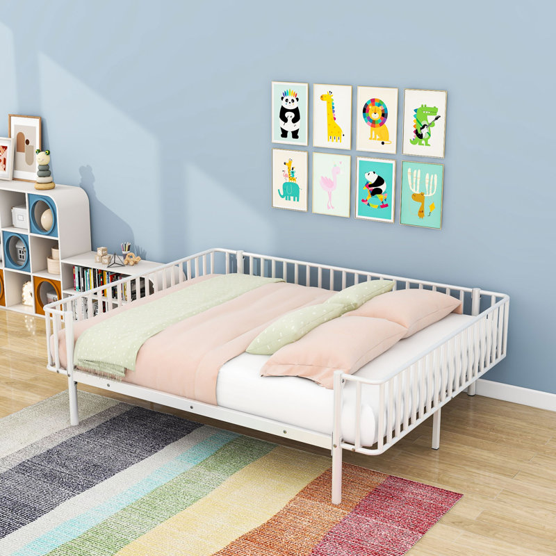 Lit en métal robuste avec conception peu encombrante, Queen, White