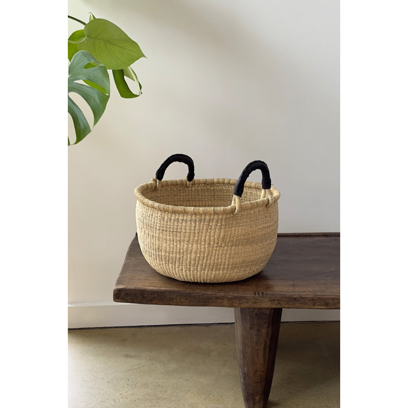 Handwoven Bolga Basket - Round, Beige
