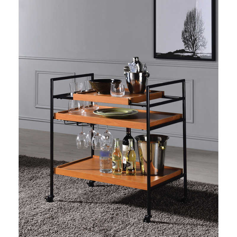 Chariot de service avec finition en chêne miel et accents noirs, éléments en bois réglables, 3 compartiments ouverts pour le rangement, 4 mobilité, structure en métal, salle à manger
