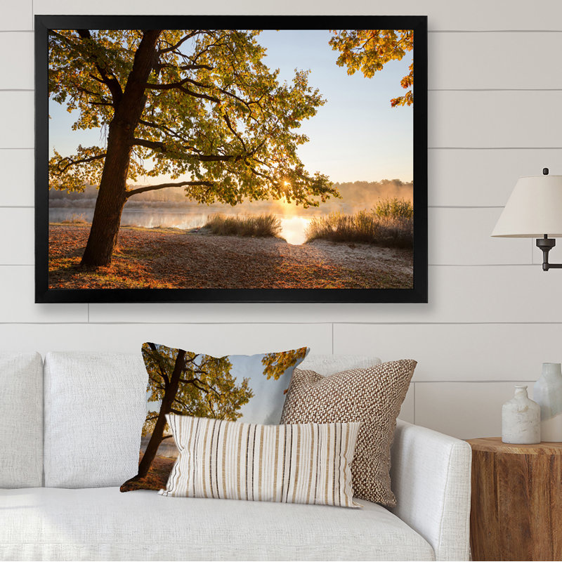 «Sunrise On Autumn Trees By The Lake II», œuvre d'art traditionnelle sur toile, Impression noire sur toile encadrée