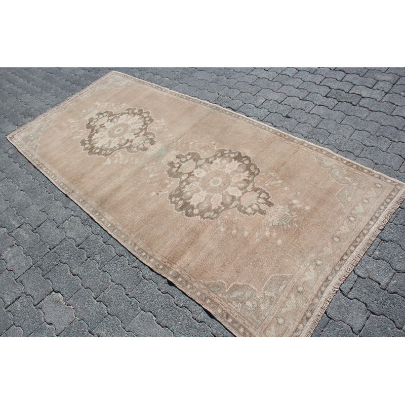 Tapis traditionnel turc traditionnel: accessoire de couloir décoratif intemporel