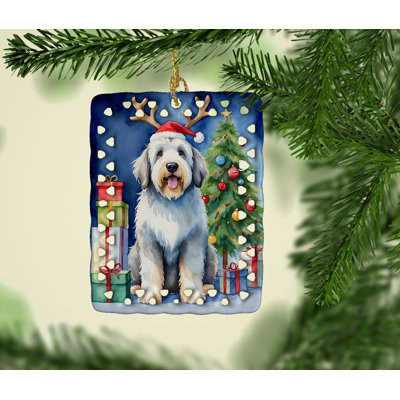 Ornement en porcelaine renne de Noël Old English Sheepdog
