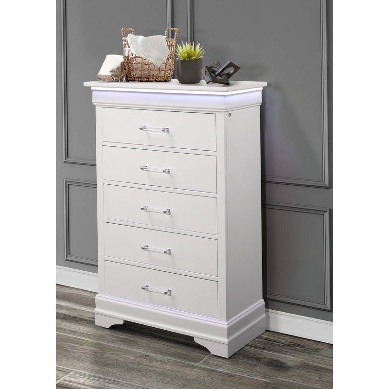 Commode verticale en bois manufacturé avec 5 tiroirs