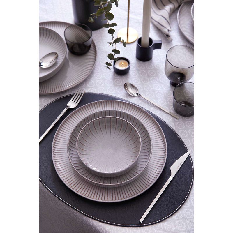 Service de vaisselle, Gris