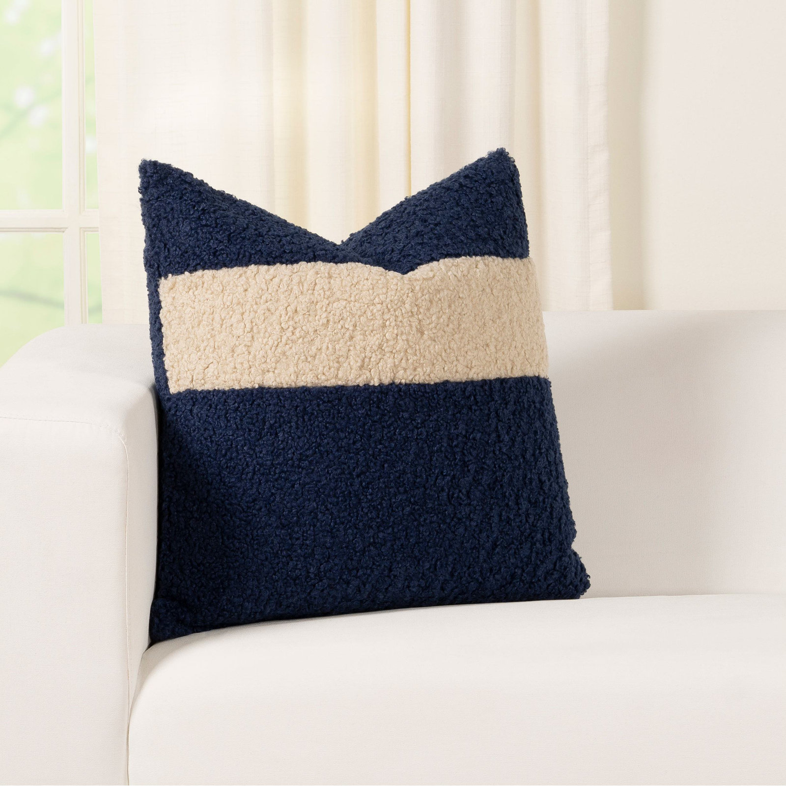 Hanka 20" x 20" Throw Pillow, Indigo