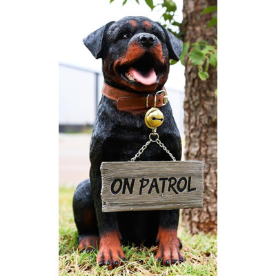 Statue de chien Rottweiler H 13 po avec collier Jingle Red Barrel Studio® Lifelike Pet Pal Ritweiler «On Patrol» et «Spoilé Rotten» comme entrée de patio