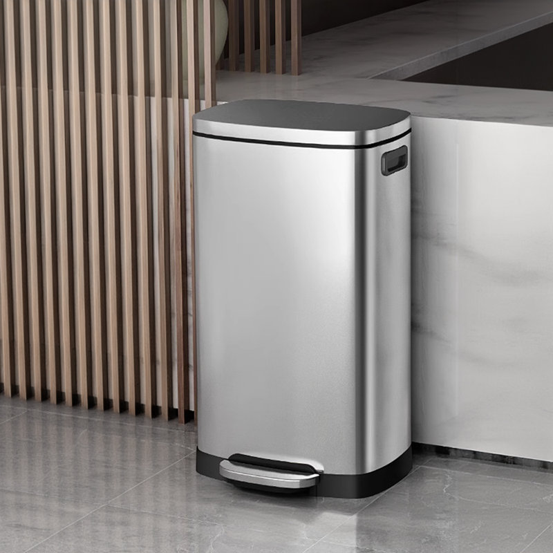 Stainless Steel 30 Litre Step-On Tresh Can