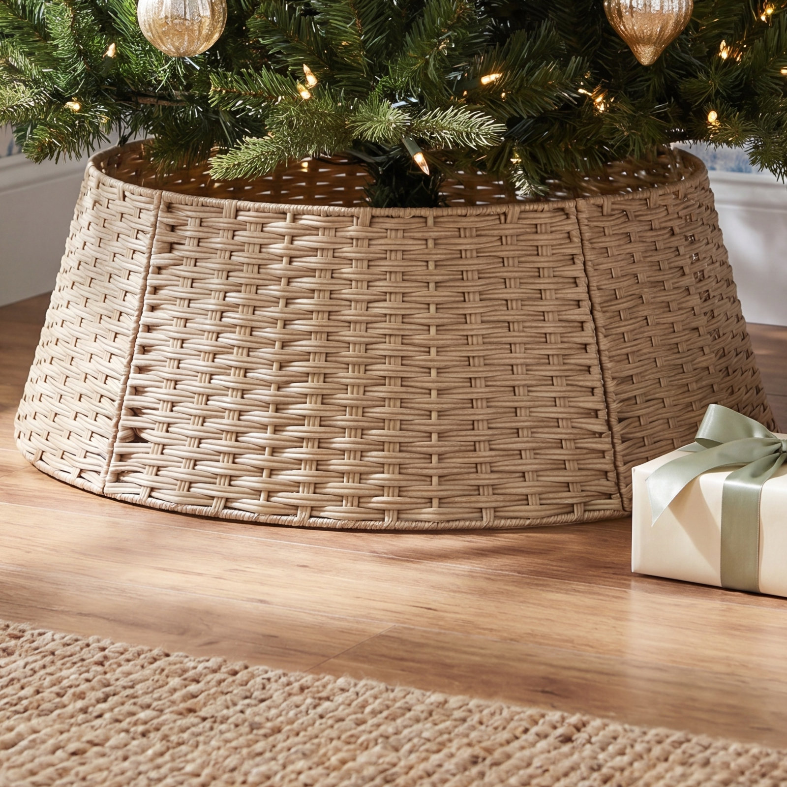 Handcrafted Wicker Tree Collar, Light Brown, 11.69" W
