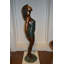 Statue en bronze Mestas, femme regardant le soleil - Taille: L 18 po x l 12 po x H 64 po.