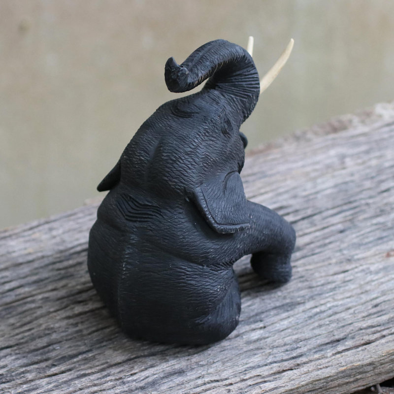 Figurine Elephant Friends