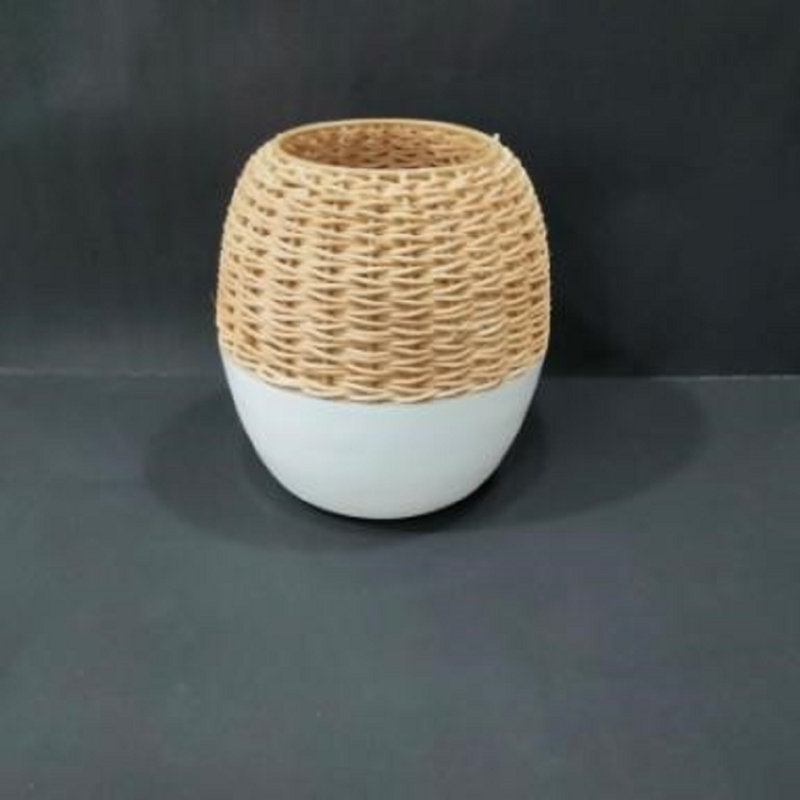 Vase de table en métal Abdulmalek, H 8,8 po x l 8 po x P 8 po