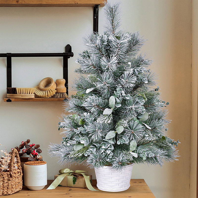Arbre de Noël de table 2 pi avec accents d'eucalyptus et aiguilles de pin, 68 pointes, mini arbre artificiel légèrement floqué avec base en ciment plastique, petite décoration des Fêtes pour bureau, table et manteau de cheminée
