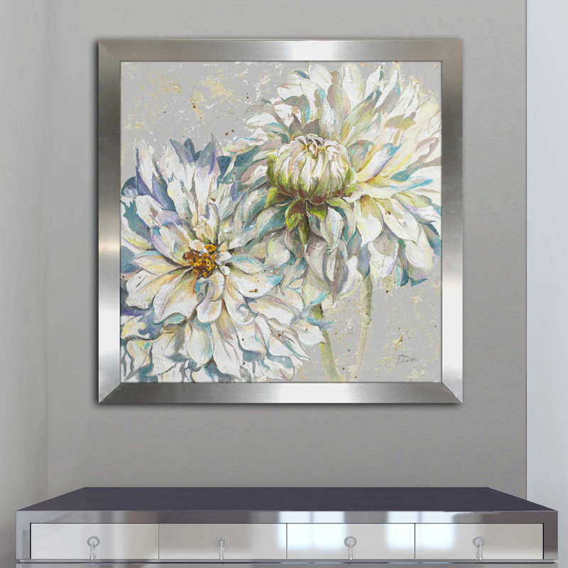 «Gray Dahlias I», reproduction de peinture à l'aquarelle, H 37,5 po x l 37,5 po x P 1 po, Encadrement argenté