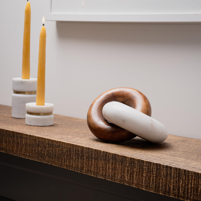 Décoration en marbre et nœuds de bois