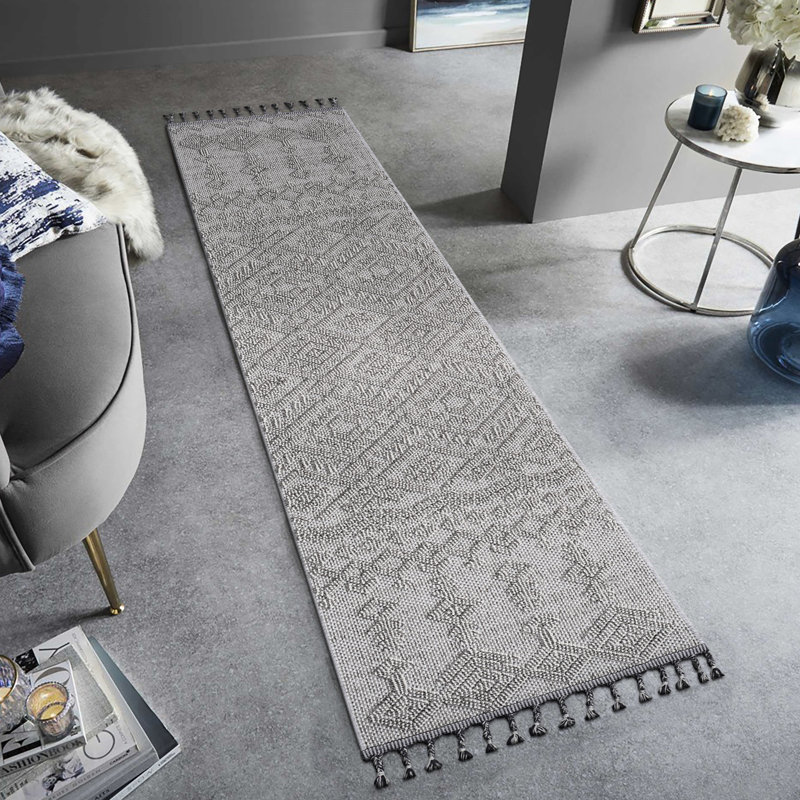 2X8 Indoor/Outdoor Area Rug In White - Stain , Soft Pile, Ideal For High-Traffic Areas Traditional Non-Shedding, Stain-, An Elegant Home