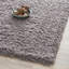 Tapis gris touffeté à la main Assar-154630845