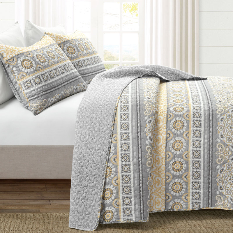 Nesco Navy 320 TC Reversible Modern & Contemporary 3 Piece Quilt Set, King Quilt + 2 King Shams, Yellow