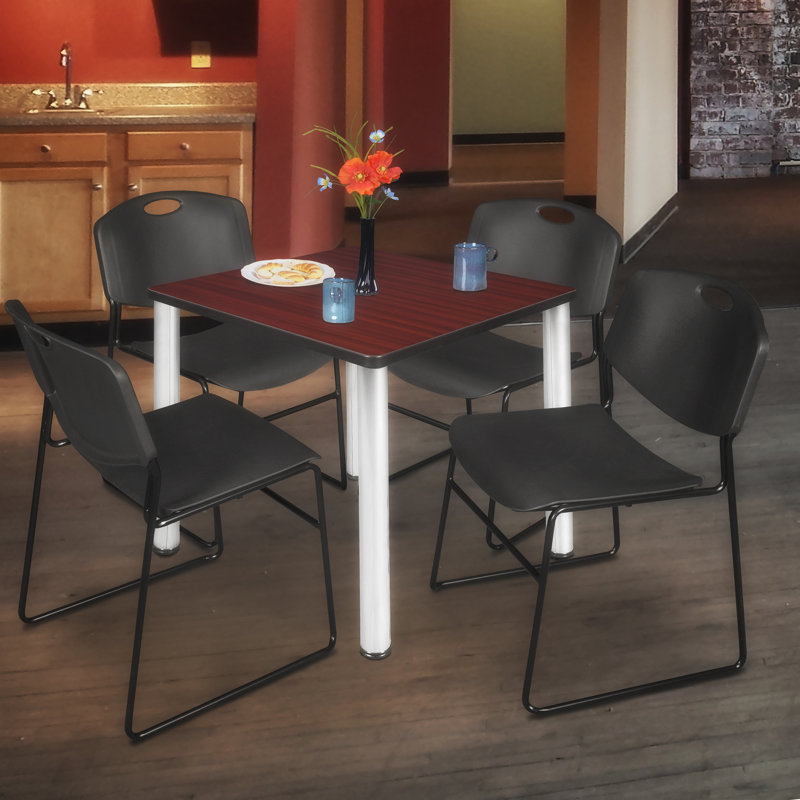 Plateau de table Kee Square, 4 chaises empilables Zeng, H 29 po x l 30 po x P 30 po, Acajou / chrome, Noir