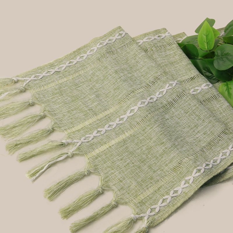 Chemin de table rayé en coton mélangé avec broderies ajourées, Rectangle 79 po, Sauge