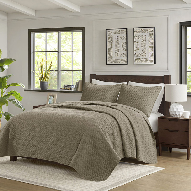Queen 3 Piece Luxurious Oversized Quilt Set, Queen Quilt + 2 Shams, Taupe