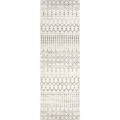 Giannini Geometric Moroccan Area Rug in Gray/ Off White