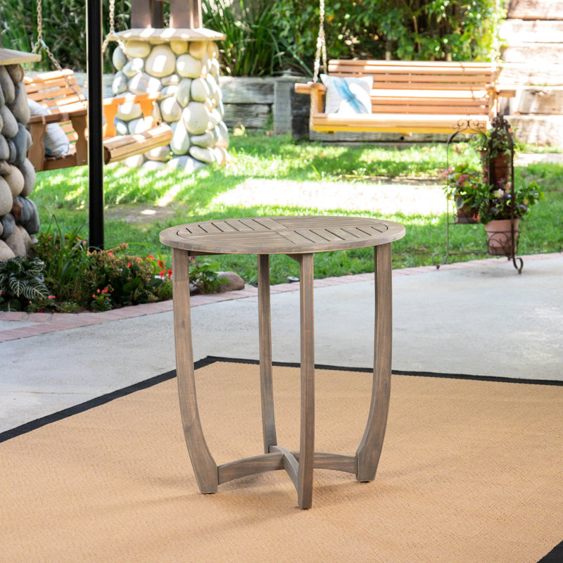 Table rustique en bois gris de 70 cm (27,5 po) avec base convexe, idéale pour la décoration de patio.