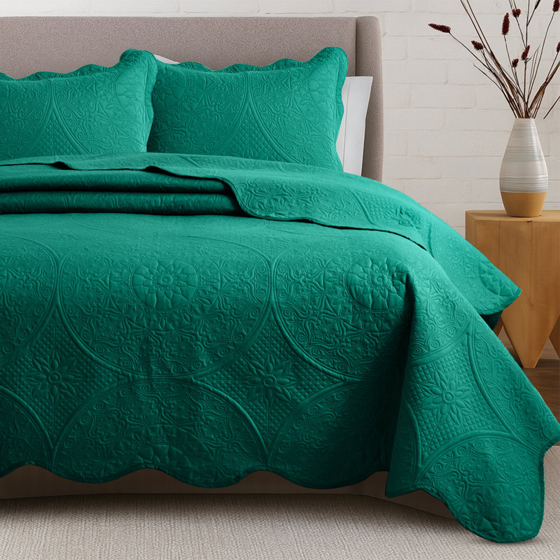 Floral Embossed Quilted Bedspread Set, Oversized and Lightweight Bedding Set with Pillow Shams, Emerald