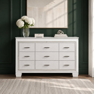Commode Waldon 64 po L à 9 tiroirs avec motif alligator en relief