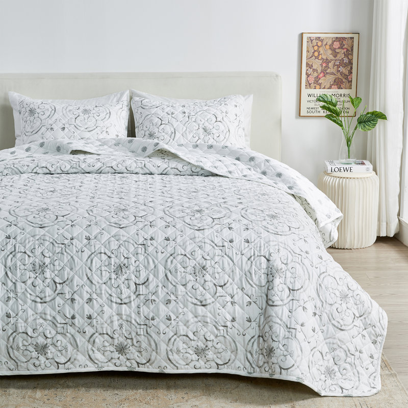Blue Seashell Reversible Quilt Set with Shams, King Quilt + 2 King Shams, Blue Floral