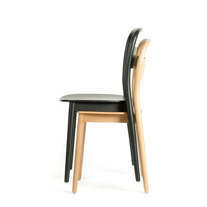 Chaise d'appoint empilable en bois massif Ayomi, Bois de frêne noir
