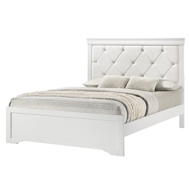 Lit double à panneau en bois pleine grandeur avec tête de lit tapissier et capitonnage à boutons blanc pour des nuits douillettes