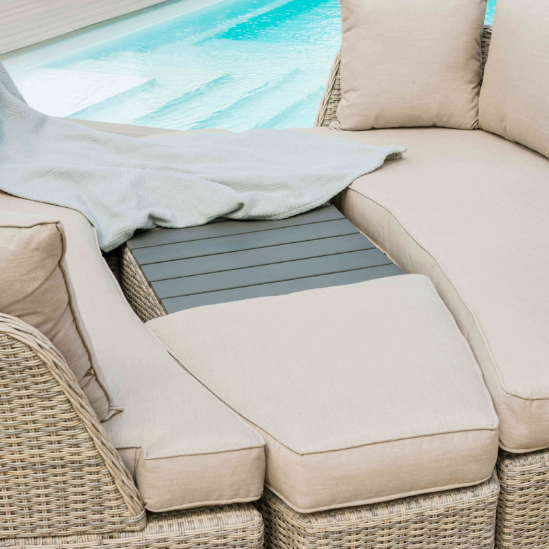 Canica Rattan Daybed