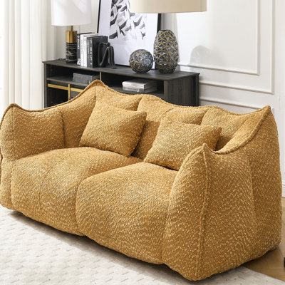 Deux fauteuils de détente en chenille douce pour la chambre, un ajout confortable et élégant à votre espace intérieur.