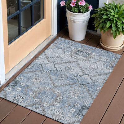Tapis intérieur / extérieur lavable floral bleu ciel et bleu denim 3 pi x 5 pi HomeRoots