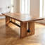 Table de salle à manger rustique rustique en bois massif avec pieds robustes et support en croix en métal-386401463