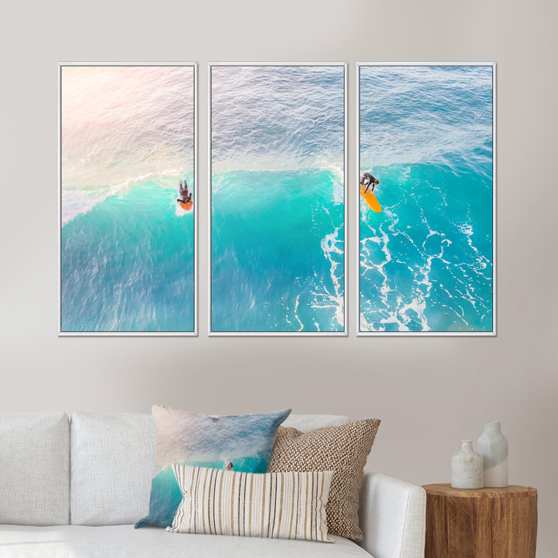 Surfers on A Bright Sunny Ocean Wave - Ensemble de 3 reproductions encadrées sur toile, H 28 po x l 36 po x P 1 po