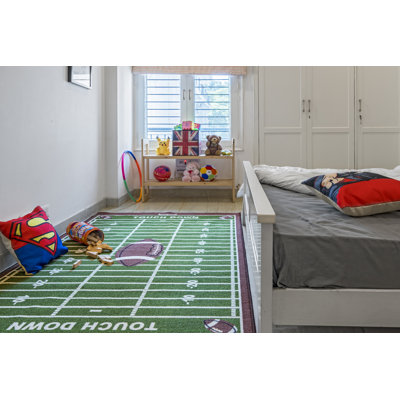 Tapis de jeu pour enfants Furnish My Place Mexborough 700 Salle de bain et salle de classe de la maternelle | Coin terrain de football au sol | Vert