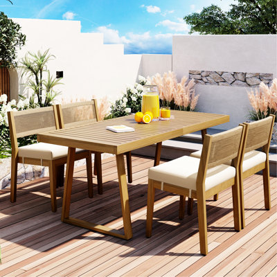Élégant ensemble de sièges d'extérieur en bois avec des coussins luxueux, des meubles de salle à manger modernes doux et épais pour la terrasse, le balcon, le jardin