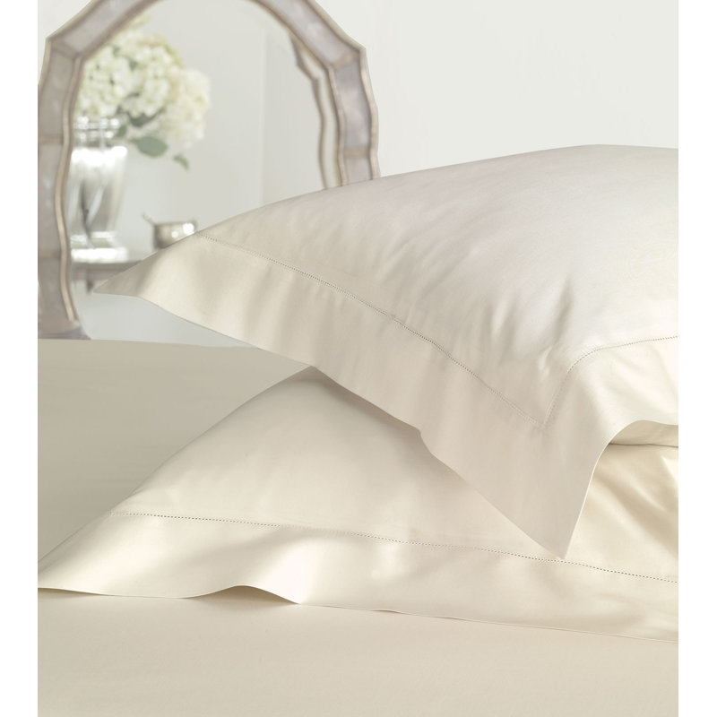 Roma Sham, Queen, Ivory