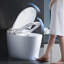 Ouverture / fermeture intelligente de la toilette intelligente, chasse automatique hors siège, chasse d'eau occultante, couvercle de chasse / fermeture au pied, siège ouvert au pied, toilette de bidet allongée sans réservoir moderne
