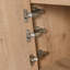 Meuble-lavabo de 30 po avec lavabo en céramique. Fixé au mur. Porte à fermeture en douceur. Apparence moderne en chêne imitation. Contreplaqué 30 po. Aspect chêne. Base