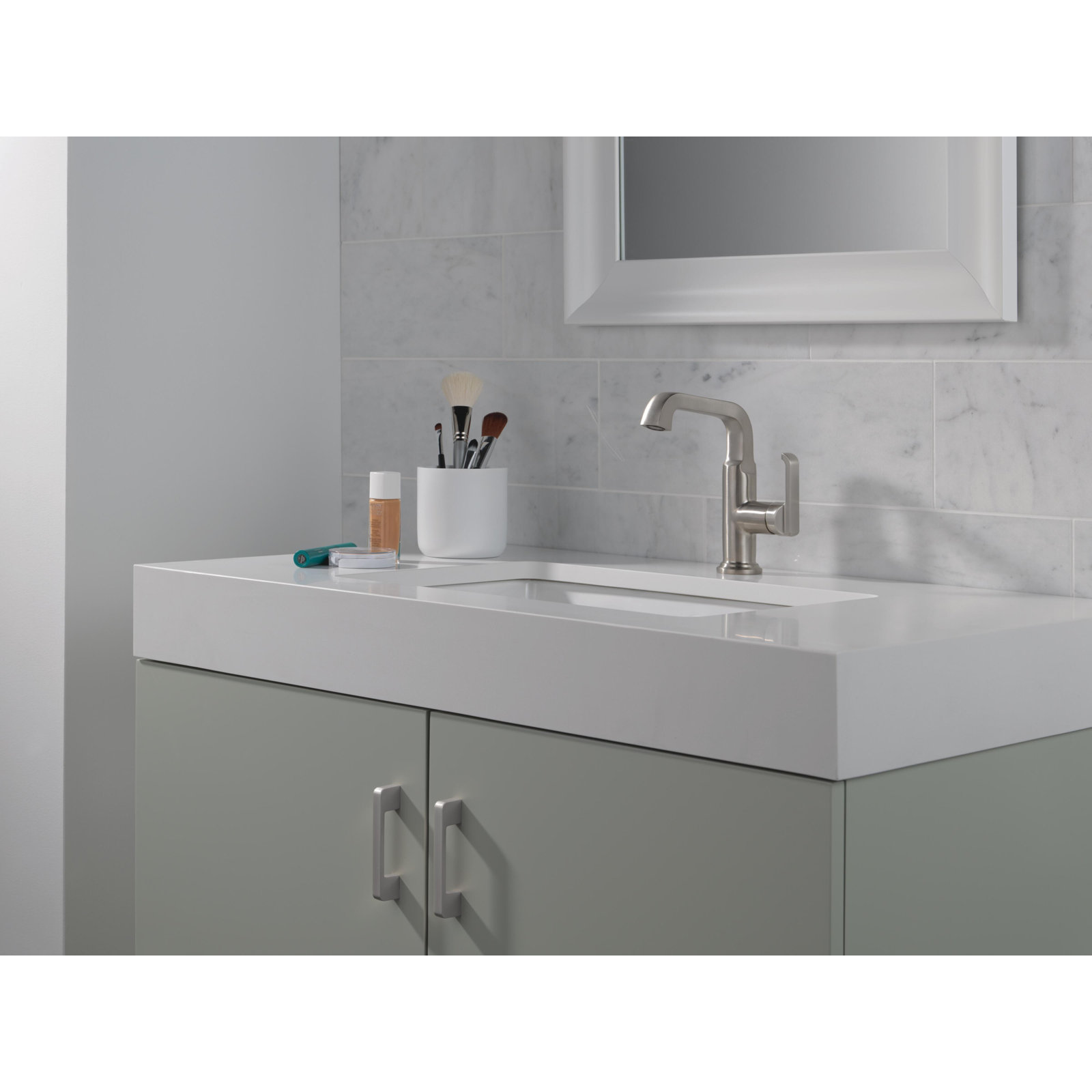 Tetra Single Hole Bathroom Faucet, Single Handle Bathroom Sink Faucet with Drain Assembly, Stainless