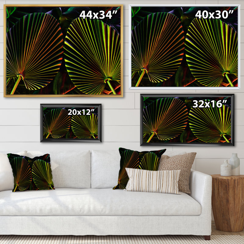 Feuilles tropicales ton sur ton noir - photographie sur toile, H 16 po x l 32 po, Cadre flottant blanc