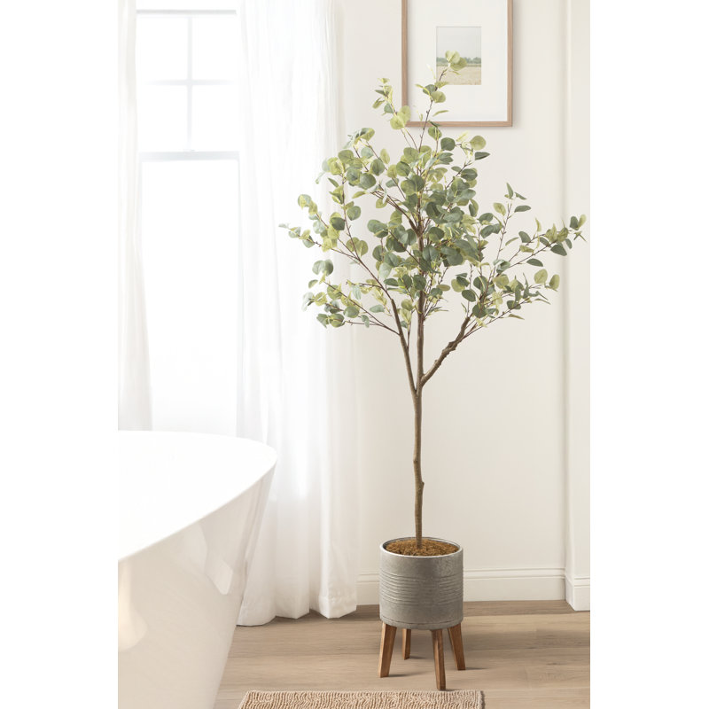 Faux eucalyptus Eudora avec pot à fleurs en bois et métal Gavri, H 70,87 po x l 23,62 po, Étain