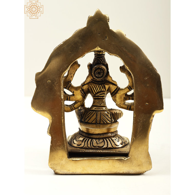 Huit déesses à bras Varahi avec Kirtimukha Prabhavali