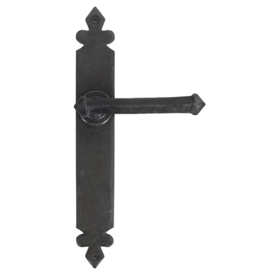 Tudor Lever Latch Set