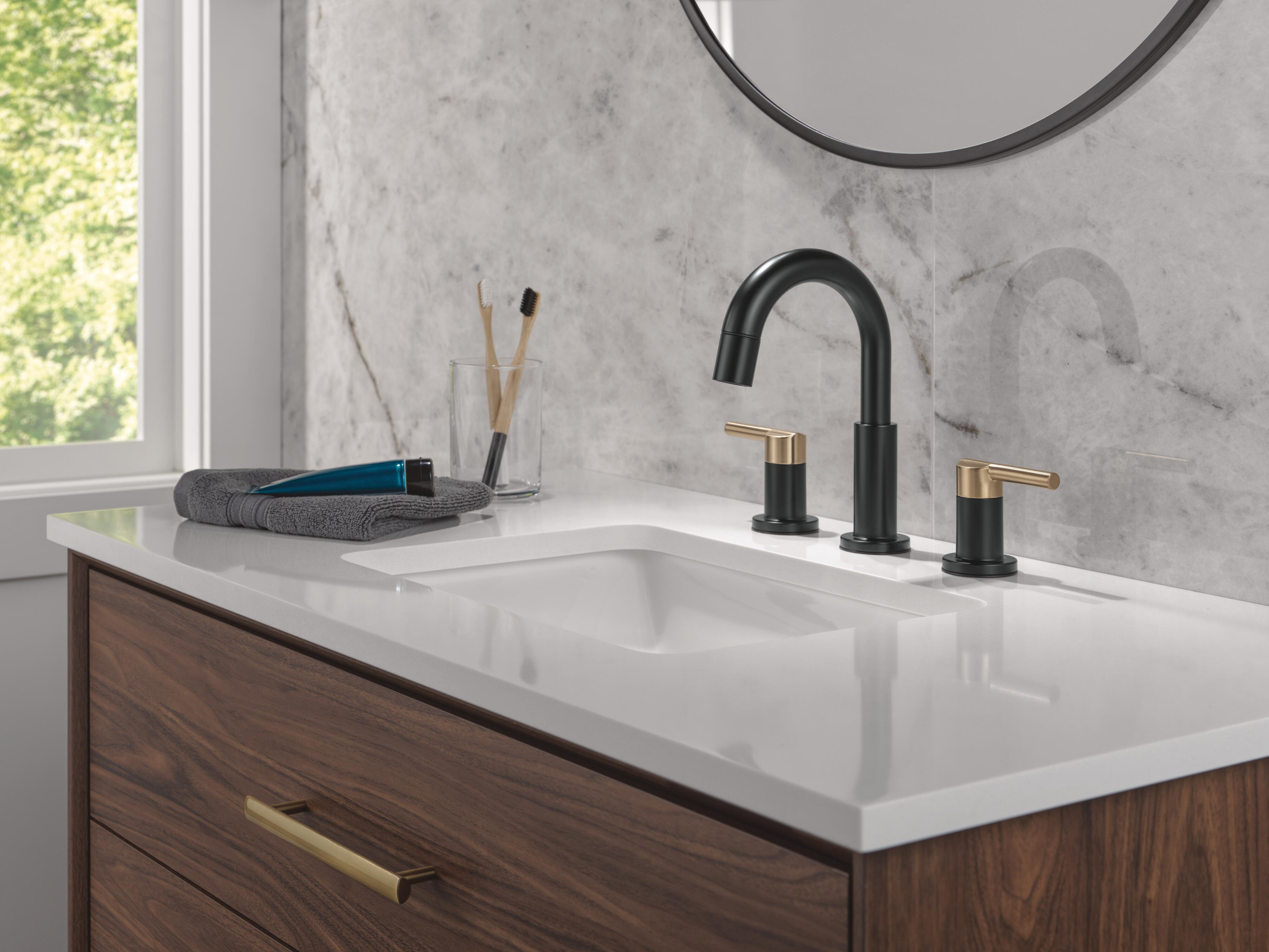 Delta Nicoli Pull-Down Widespread Bathroom Faucet, Pull Out Sprayer ...