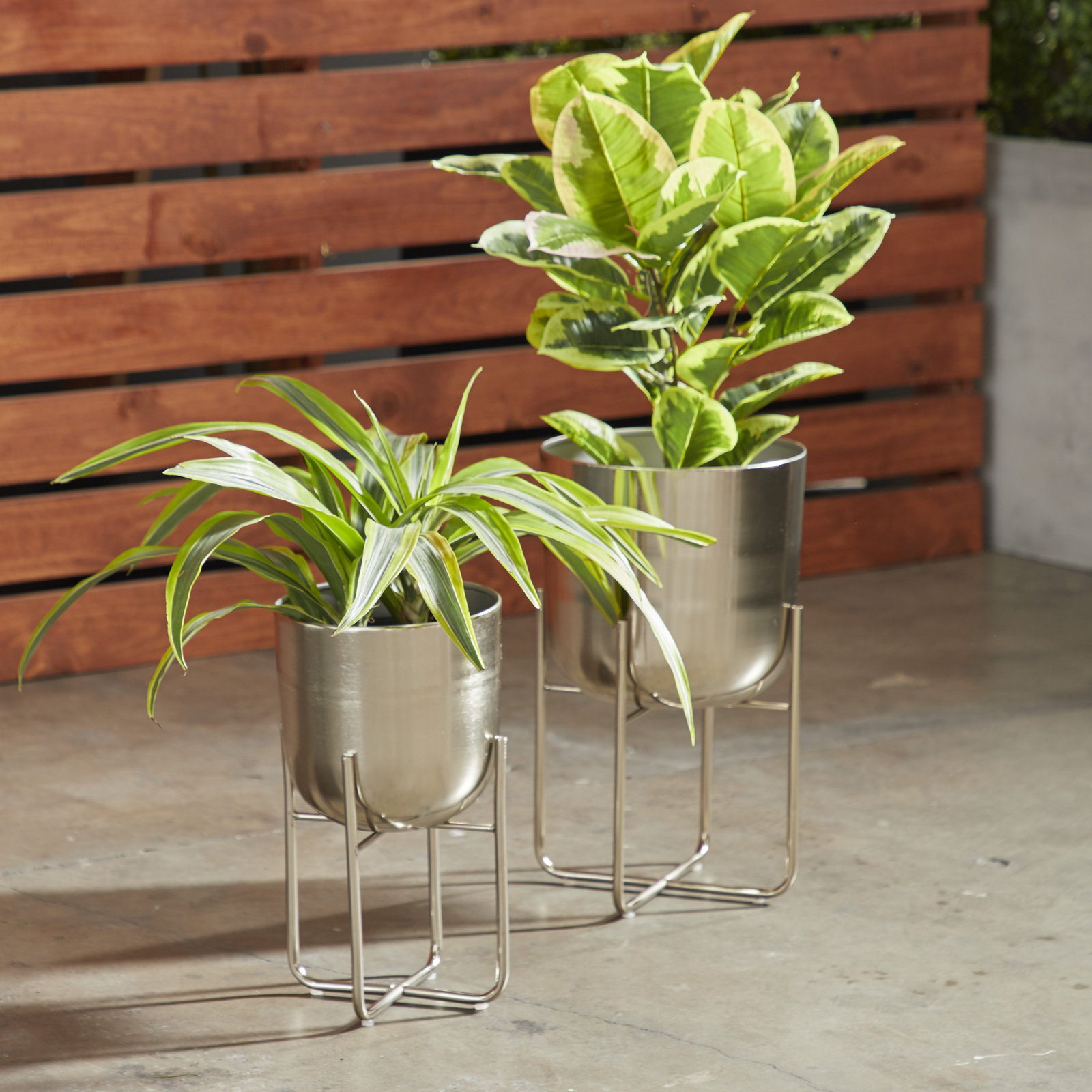 Nickson 10" Pot Planter, Silver